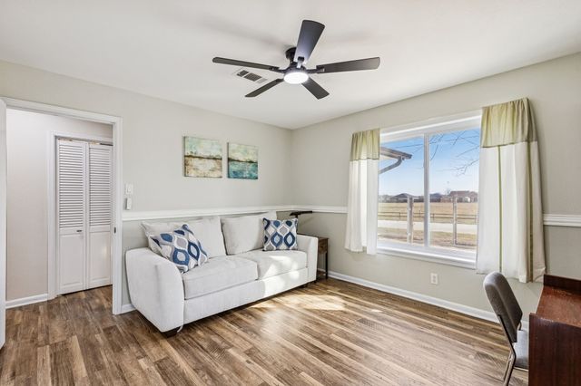 1012 Cowling Road, Sanger, TX 76266