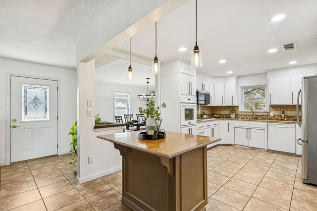 1012 Cowling Road, Sanger, TX 76266