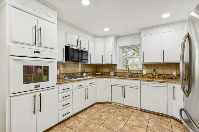 1012 Cowling Road, Sanger, TX 76266