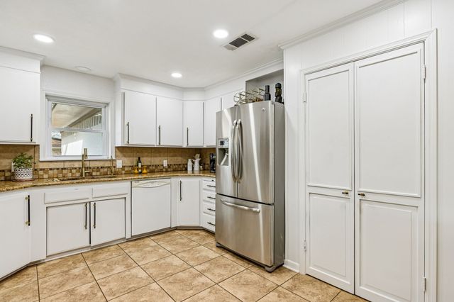 1012 Cowling Road, Sanger, TX 76266