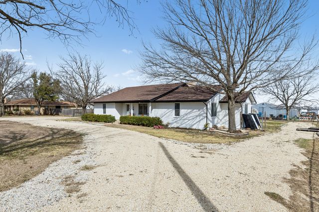 1012 Cowling Road, Sanger, TX 76266