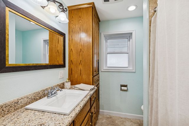 1012 Cowling Road, Sanger, TX 76266