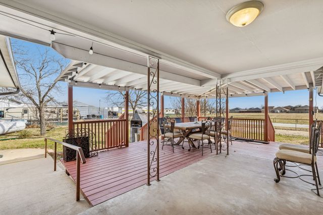 1012 Cowling Road, Sanger, TX 76266