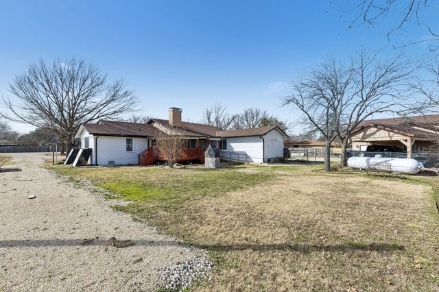 1012 Cowling Road, Sanger, TX 76266
