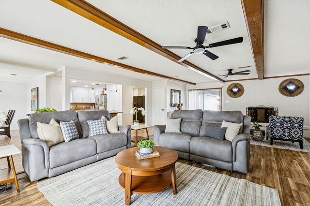 1012 Cowling Road, Sanger, TX 76266