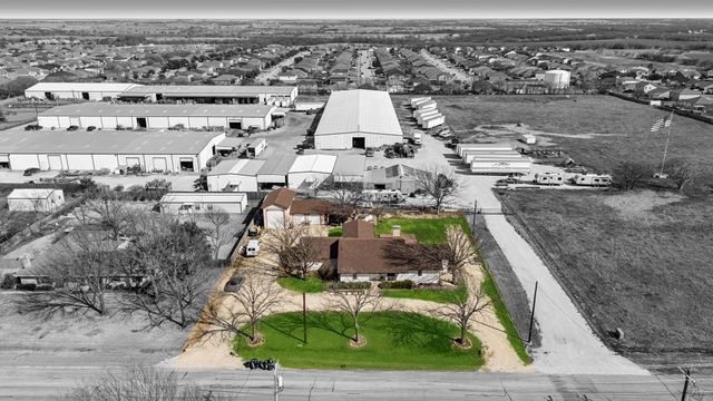 1012 Cowling Road, Sanger, TX 76266