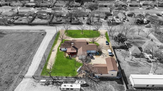 1012 Cowling Road, Sanger, TX 76266