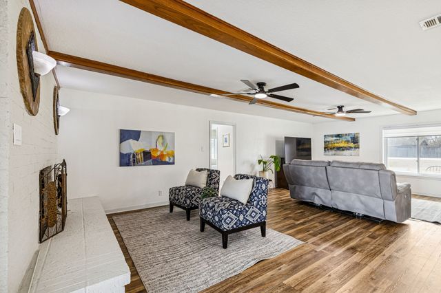 1012 Cowling Road, Sanger, TX 76266