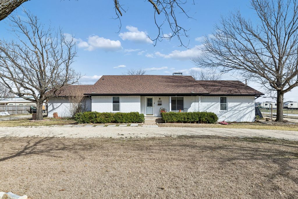 1012 Cowling Road, Sanger, TX 76266