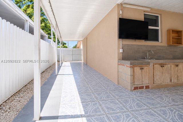 215 NW 67th Ave, Miami, FL 33126