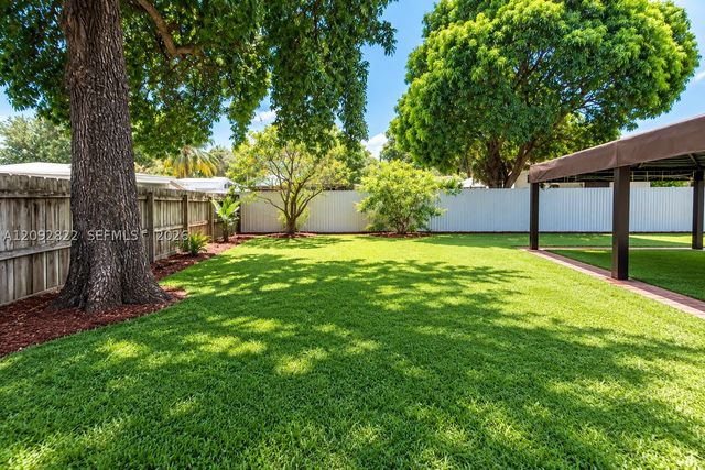 215 NW 67th Ave, Miami, FL 33126