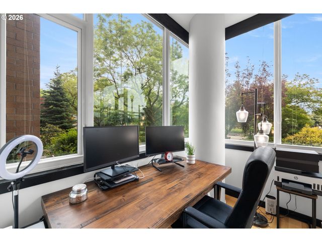 1900 S RIVER Dr N106, Portland, OR 97201