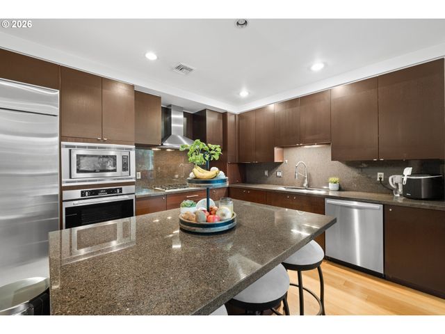 1900 S RIVER Dr N106, Portland, OR 97201