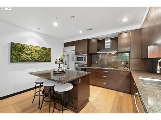 1900 S RIVER Dr N106, Portland, OR 97201