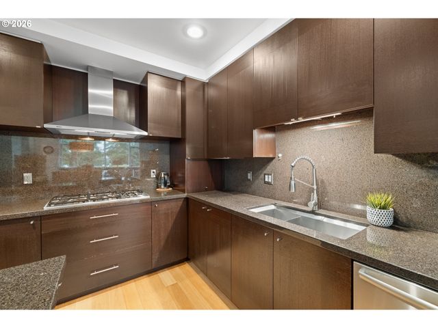 1900 S RIVER Dr N106, Portland, OR 97201