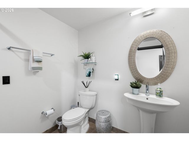 1900 S RIVER Dr N106, Portland, OR 97201