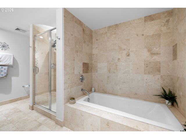 1900 S RIVER Dr N106, Portland, OR 97201