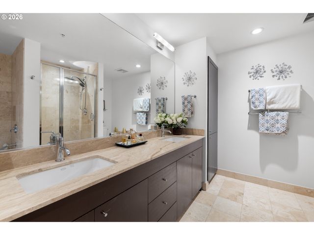 1900 S RIVER Dr N106, Portland, OR 97201