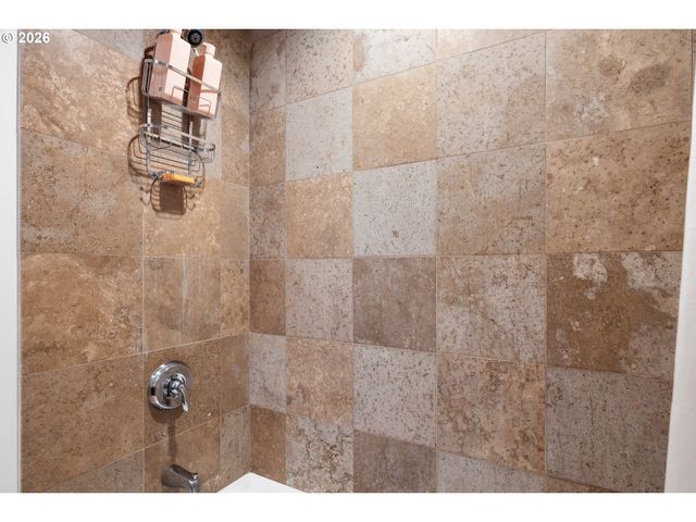 1900 S RIVER Dr N106, Portland, OR 97201