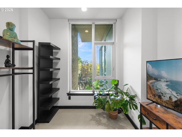 1900 S RIVER Dr N106, Portland, OR 97201