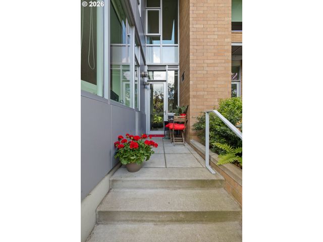 1900 S RIVER Dr N106, Portland, OR 97201