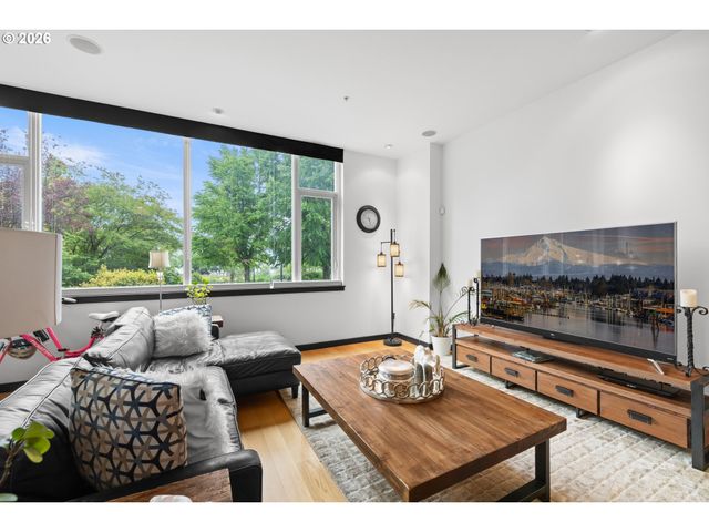 1900 S RIVER Dr N106, Portland, OR 97201