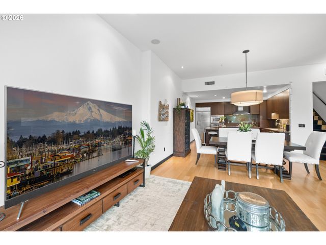 1900 S RIVER Dr N106, Portland, OR 97201