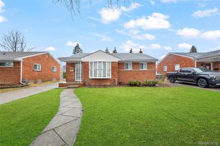 8539 Salem Lane, Dearborn Heights, MI 48127