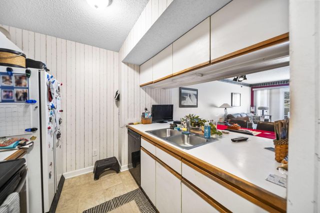 2515 Dahlia Way, 64C, Columbus, OH 43235