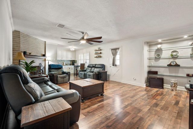 902 E X Street, Deer Park, TX 77536