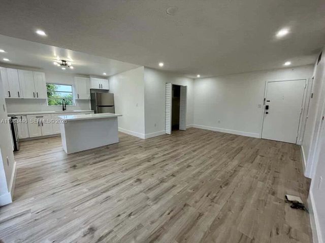 4725 NW 7th St 305-3, Miami, FL 33126