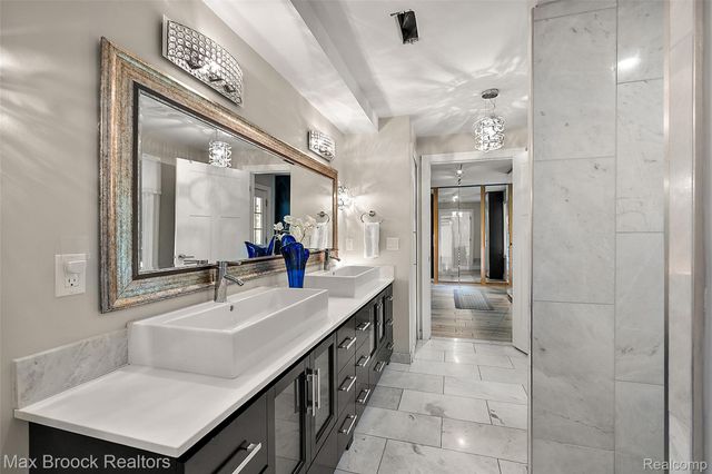 3774 Quarton Road, Bloomfield Charter Township, MI 48302