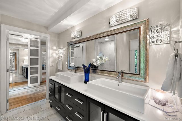 3774 Quarton Road, Bloomfield Charter Township, MI 48302