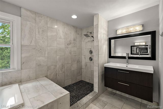 3774 Quarton Road, Bloomfield Charter Township, MI 48302
