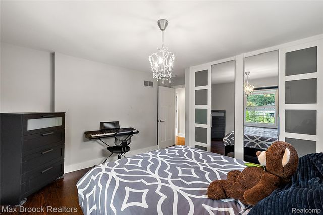 3774 Quarton Road, Bloomfield Charter Township, MI 48302