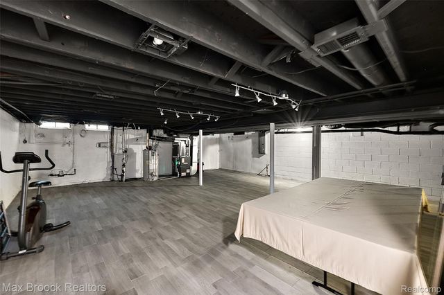 3774 Quarton Road, Bloomfield Charter Township, MI 48302