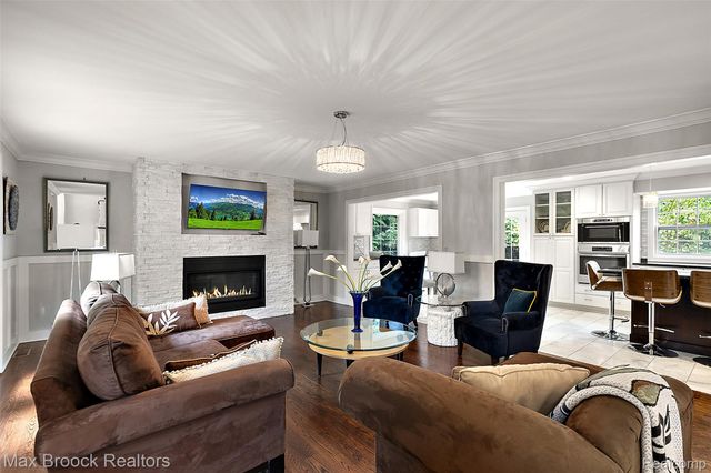 3774 Quarton Road, Bloomfield Charter Township, MI 48302