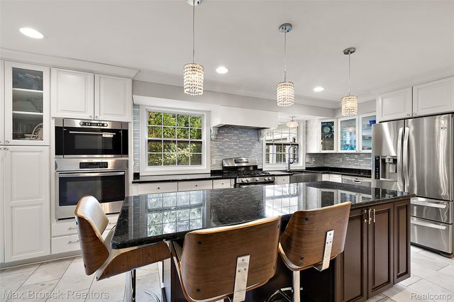 3774 Quarton Road, Bloomfield Charter Township, MI 48302
