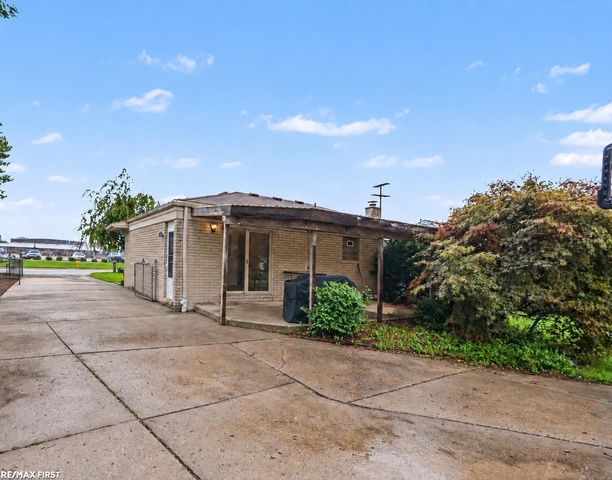 35247 Kelly Road, Clinton Twp, MI 48035