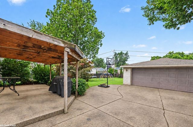 35247 Kelly Road, Clinton Twp, MI 48035