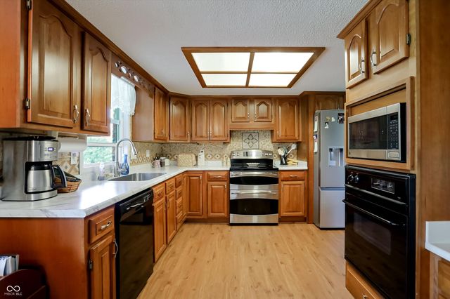 8175 S Mitthoeffer Road, Indianapolis, IN 46259