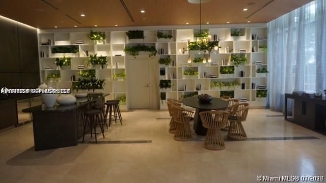 55 SW 9th St 3307, Miami, FL 33130