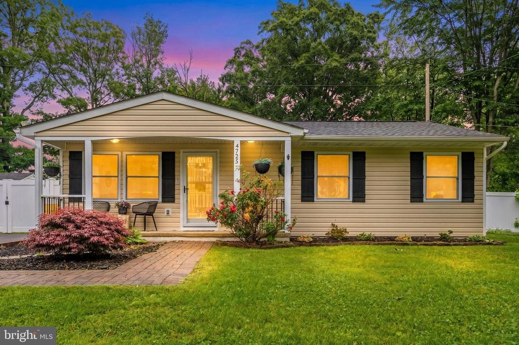 Image 1 of property listing at 4725 FREDERICK AVE, Shady Side, MD 20764