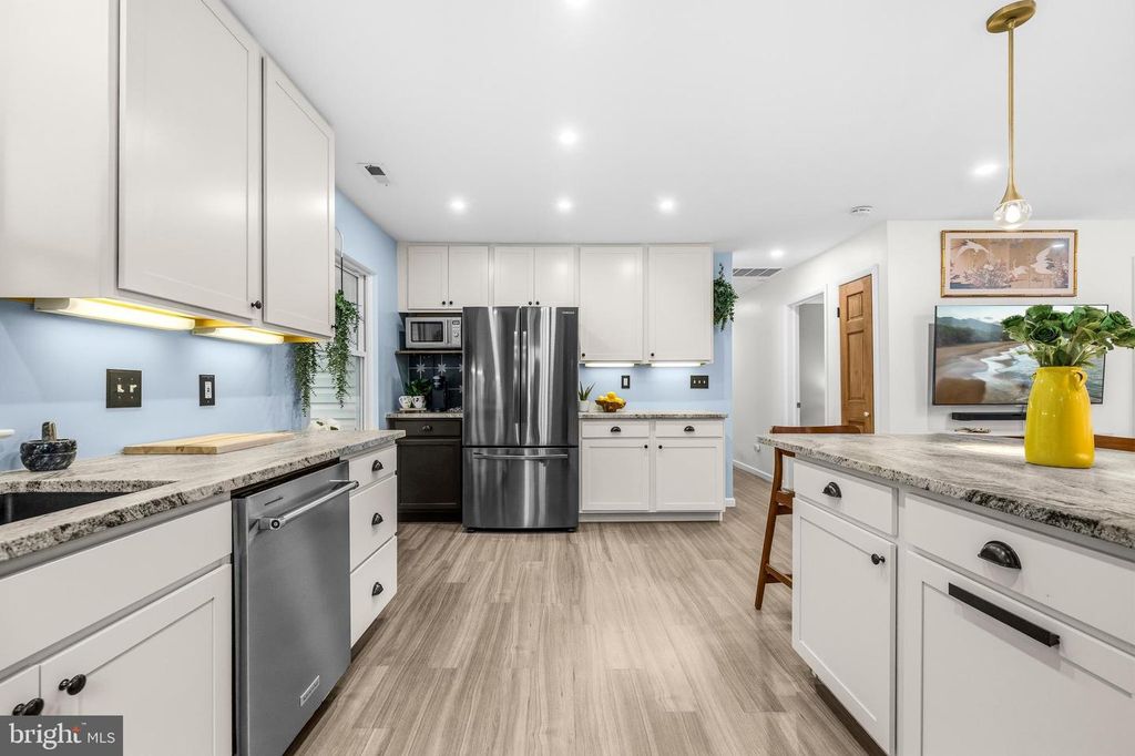 Image 13 of property listing at 4725 FREDERICK AVE, Shady Side, MD 20764