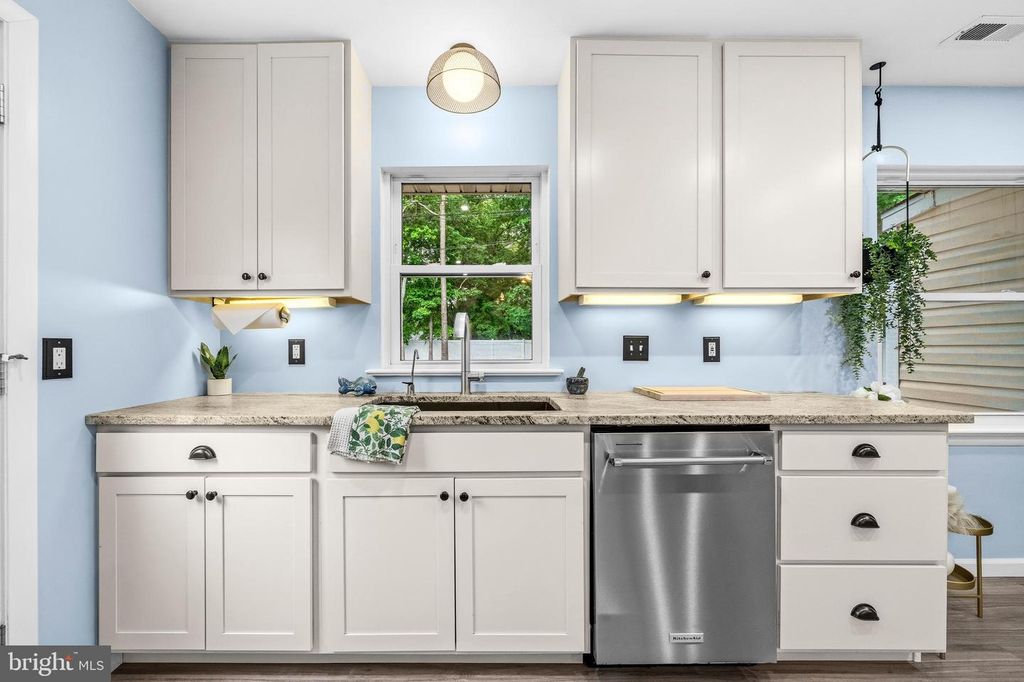 Image 14 of property listing at 4725 FREDERICK AVE, Shady Side, MD 20764
