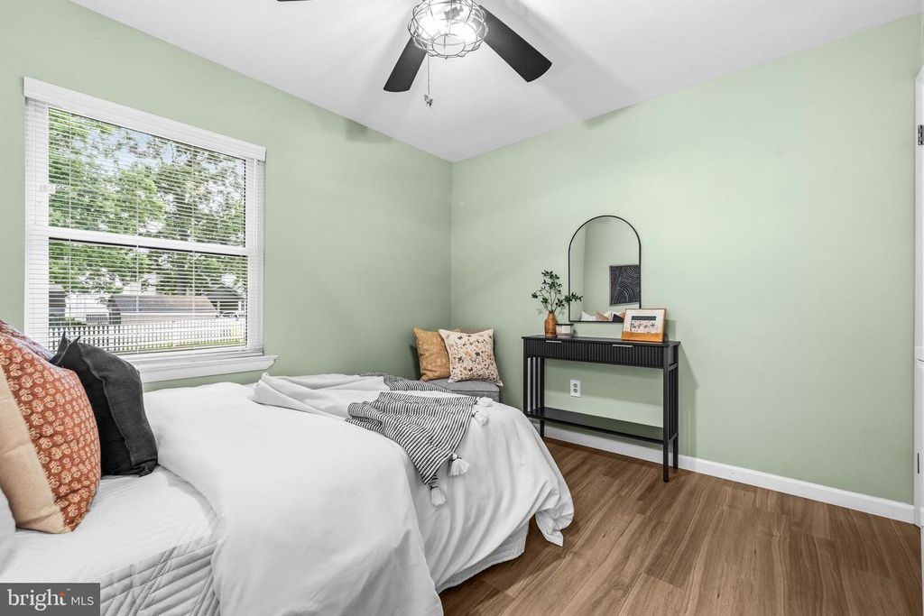Image 19 of property listing at 4725 FREDERICK AVE, Shady Side, MD 20764