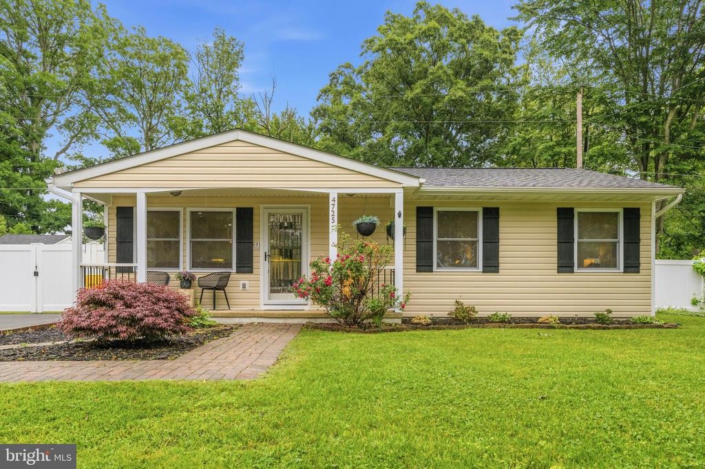 Image 2 of property listing at 4725 FREDERICK AVE, Shady Side, MD 20764