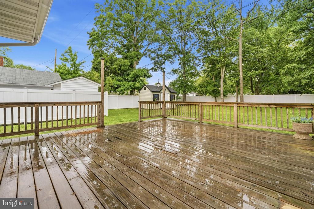 Image 25 of property listing at 4725 FREDERICK AVE, Shady Side, MD 20764
