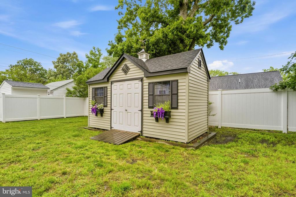 Image 26 of property listing at 4725 FREDERICK AVE, Shady Side, MD 20764