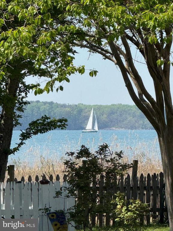 Image 30 of property listing at 4725 FREDERICK AVE, Shady Side, MD 20764